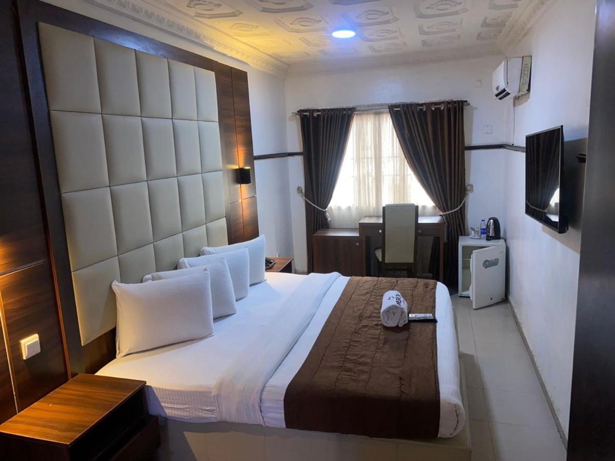 Presken Hotel @Villa Ikeja Exteriör bild