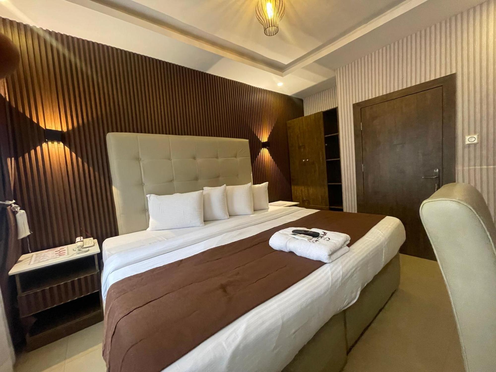 Presken Hotel @Villa Ikeja Exteriör bild