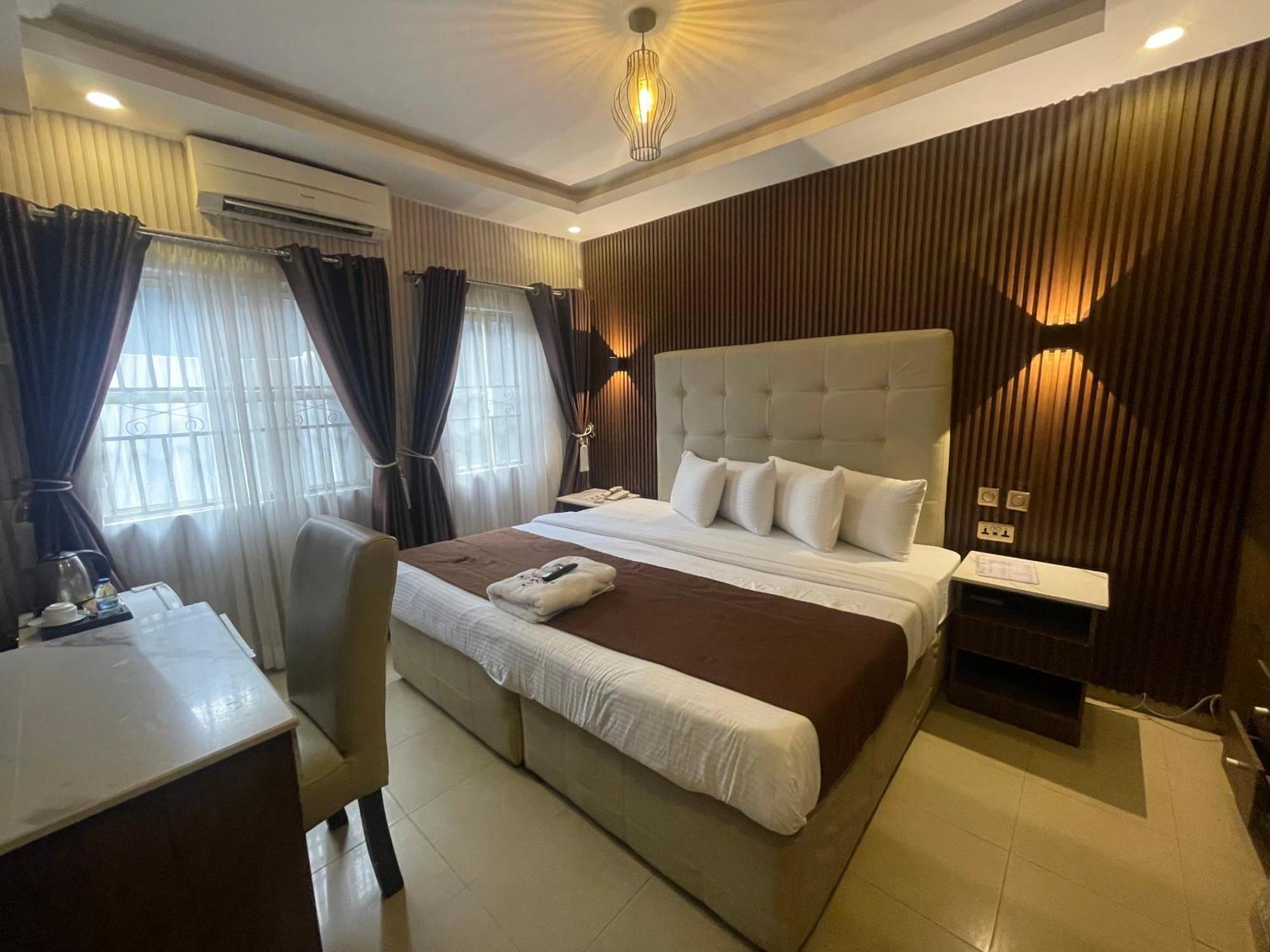 Presken Hotel @Villa Ikeja Exteriör bild